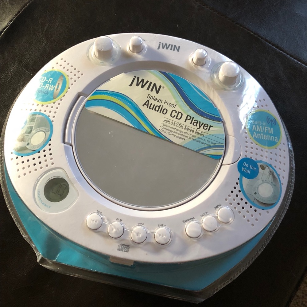 Splash proof CD player/Radio